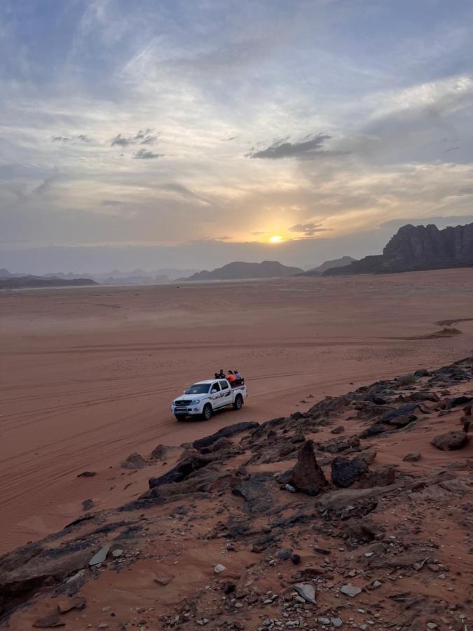 Raja Camp Hotel Wadi Rum Ngoại thất bức ảnh